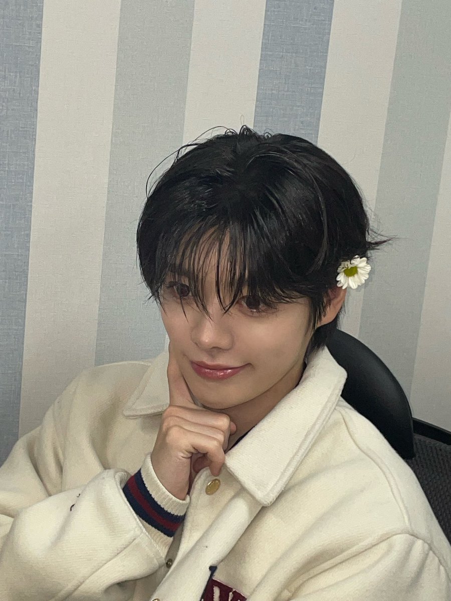 #Twitter 20.09.25

[#Yuma]

« Devinez où est la fleur
Difficulté : 🏵️ 🏵️ 🏵️ 🏵️ 🏵️ »

✨ N’oubliez pas de réagir à la publication d’origine ✨

#루네이트  #유우마
#LUN8 #LUV8