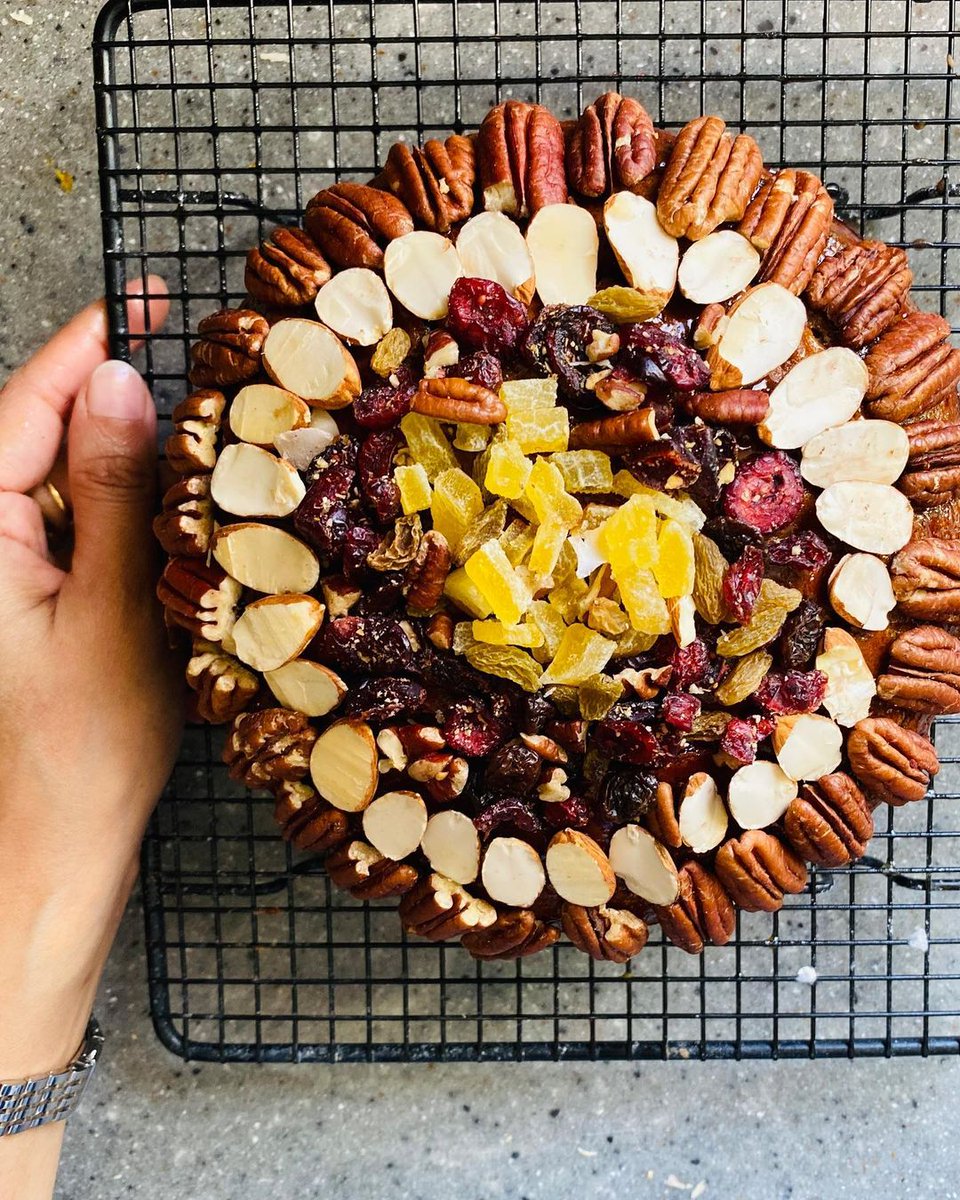 fooooodscom's tweet image. Date &amp;amp; Walnut Cake

Date &amp;amp; Walnut Cake: Moist, nutty, and dangerously addictive. Just like my dating history... except this one always delivers. 😉 #DateAndWalnutCake #Baking #CakeLife #SweetTreats

Credit : bon_appetit_by_nadia resepmamiku.com/en/date-walnut…