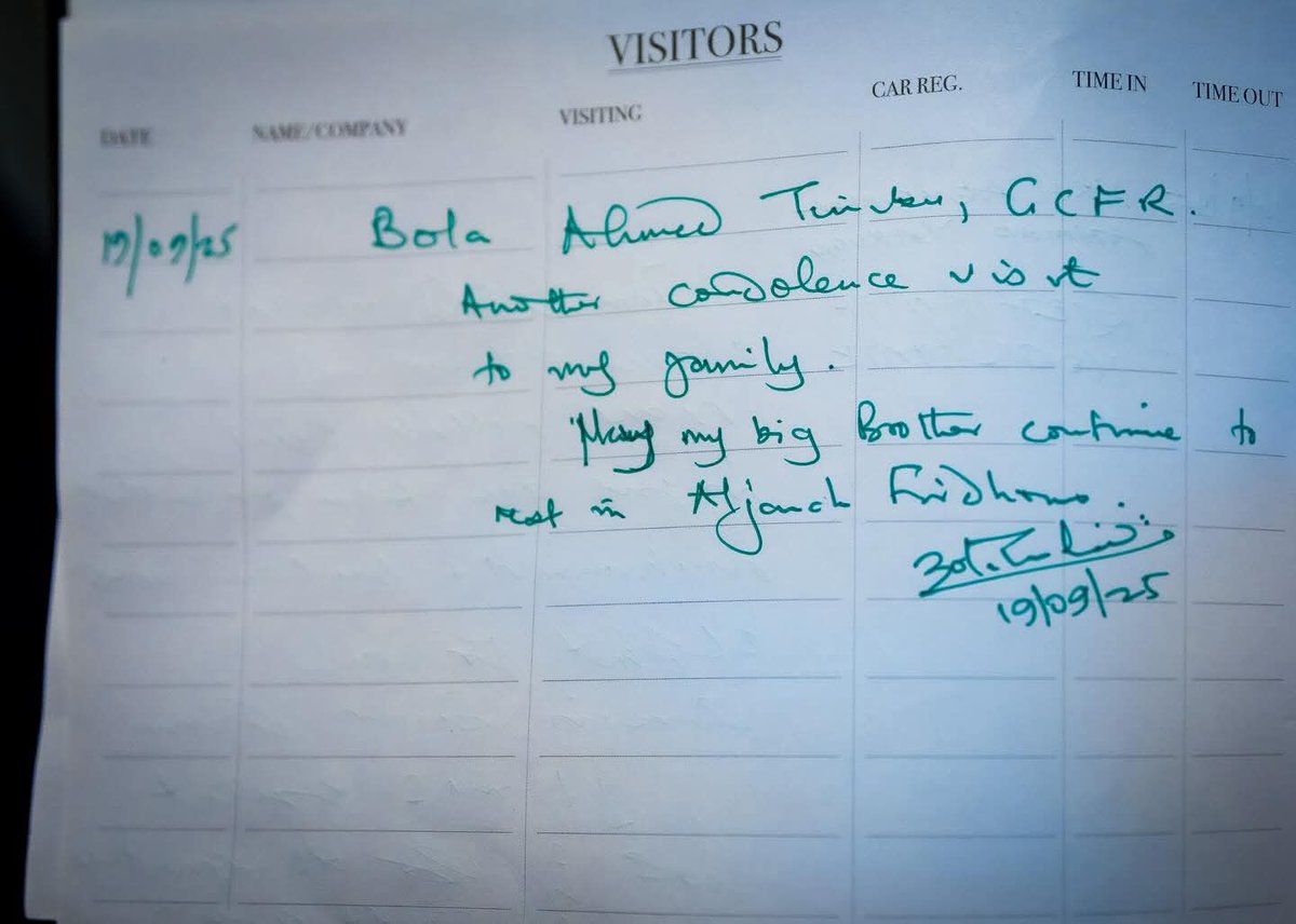 President <a href="/officialABAT/">Bola Ahmed Tinubu</a> heartfelt message to <a href="/MBuhari/">Muhammadu Buhari</a> when he visited the family of the late fmr President. This is our ọgá handwriting is mouthwatering😋 Obingo's una see am🤭 <a href="/Islamolowo1/">BAMIDELE 🇳🇬</a> <a href="/Dawakiii/">NB_ D A W A K I</a> <a href="/confindence24/">Gbotemi</a> <a href="/daha_bashir/">Daha Bashir</a> <a href="/HBMayana_/">Habibu Bello Mayana</a> <a href="/DeeOneAyekooto/">Ayekooto</a>