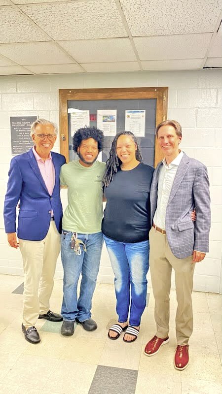 Phil W. Hudson自称飞利浦的老外 tweet media