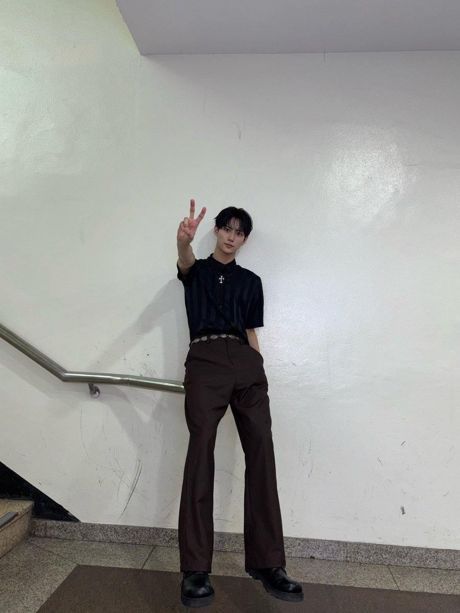 #Twitter 20.09.25

[#Ian]

« Music Bank terminé avec succès 🙃
Merci aux LUV8 qui nous ont travaillés dures pour nous encourager 🫶 »

✨ N’oubliez pas de réagir à la publication d’origine ✨

#LUN8 #루네이트 #이안