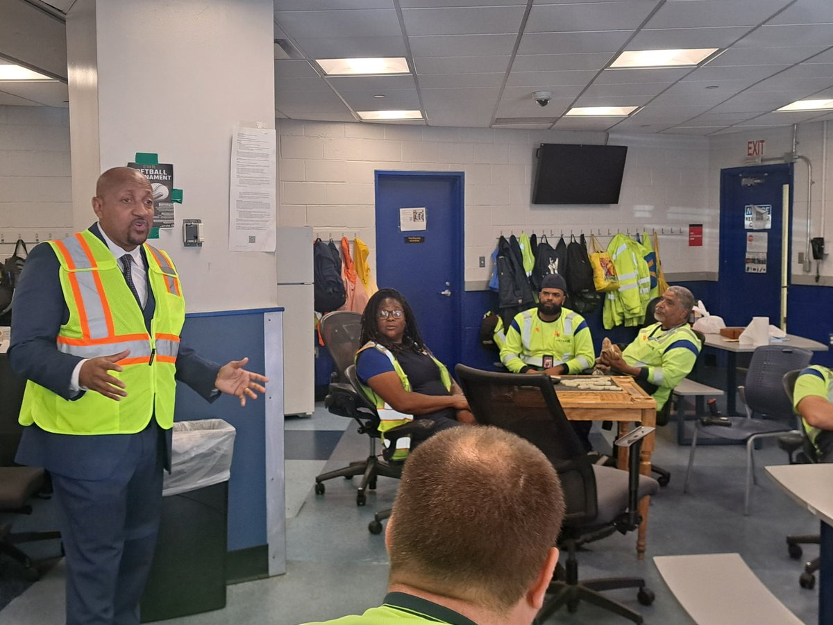 IAM_Union's tweet photo. IAM Political Director Hasan Solomon spoke to Local 914 @iamairtransport members of Newark Airport about the critical New Jersey elections this year, including our endorsed gubernatorial candidate, @MikieSherrill ✊ #IAMvoting https://t.co/pidZaftiDR