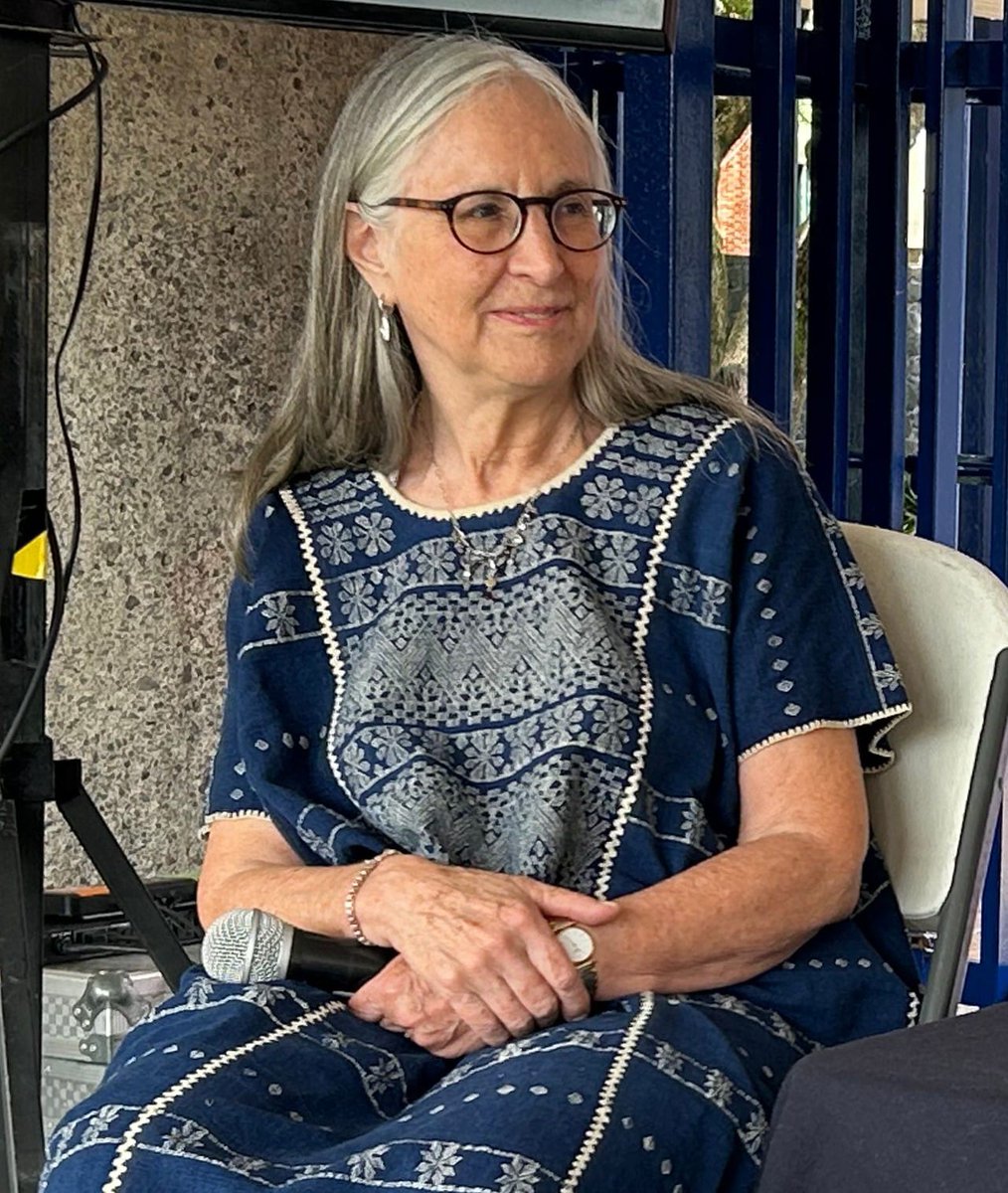 Comunidad_UNAM's tweet image. La Dirección General de Atención a la Comunidad lamenta el fallecimiento de Julieta Fierro (1948 - 2025), #OrgulloUNAM, ilustre divulgadora de la ciencia e investigadora del Instituto de Astronomía, integrante del SNI y de la Academia Mexicana de la Lengua. Pléyade de luces.