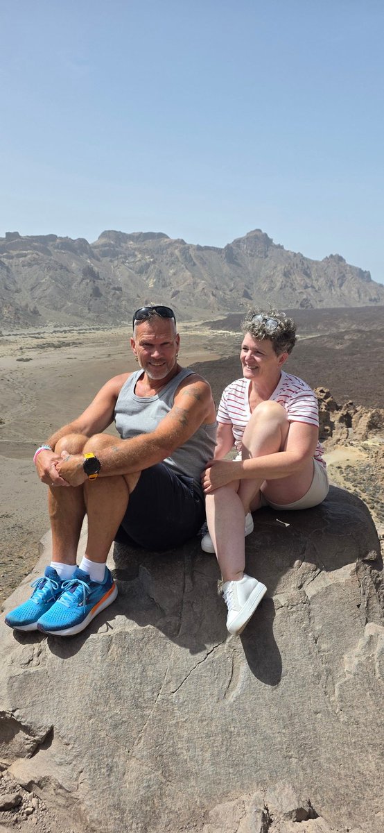 Samen met mn lieve vrouw een weekje Tenerife.
En daar hoort natuurlijk El Teide bij.
Wat een stuk wonder van de natuur.