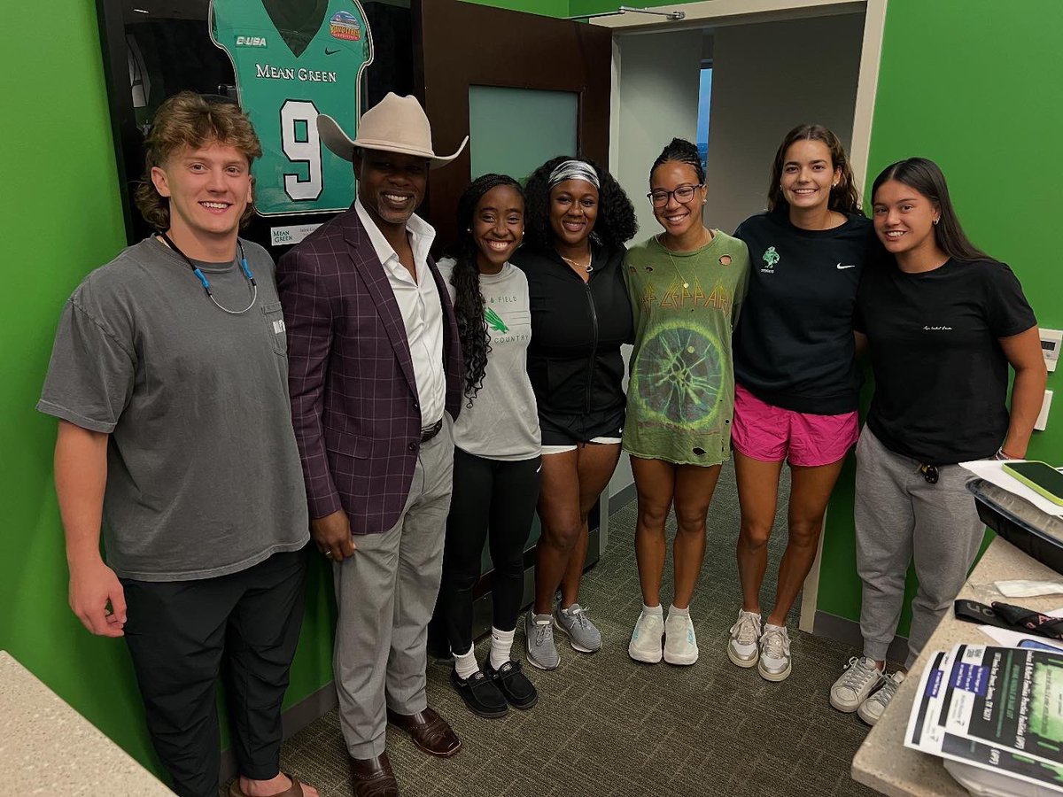 UNT_ELEVATE's tweet photo. Former @MeanGreenTFXC alumni Kelleyton Wilson Sr. shared life insights with SAAC to kick off the leadership series!

💎AIM: Authenticity, Intentionality, Motive
💎Don’t let success override significance
💎Foster relationships today, you don’t know where it’ll lead tomorrow
#GMG https://t.co/meI5ZcwypN