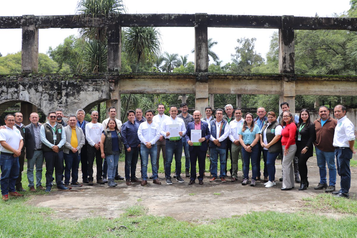 enca_gt's tweet image. Promoviendo el desarrollo de capacidades técnicas, la innovación y la sostenibilidad rural. 🌾⚙️🌎
#ENCA #AgroProgreso #FirmaDeConvenio #CooperaciónTécnica #EducaciónAgrícola #AlianzasEstratégicas #InnovaciónRural