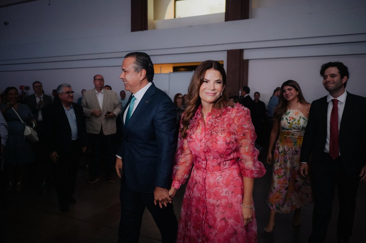 ¡Hermosillo ya no se detiene, porque tiene rumbo, porque tiene fuerza, porque tiene ganas!

Presentamos el Primer Informe de Trabajo de esta administración, donde gracias a la confianza de las y los hermosillenses la ciudad se transforma para vivir mejor en comunidad.

¡Juntas y