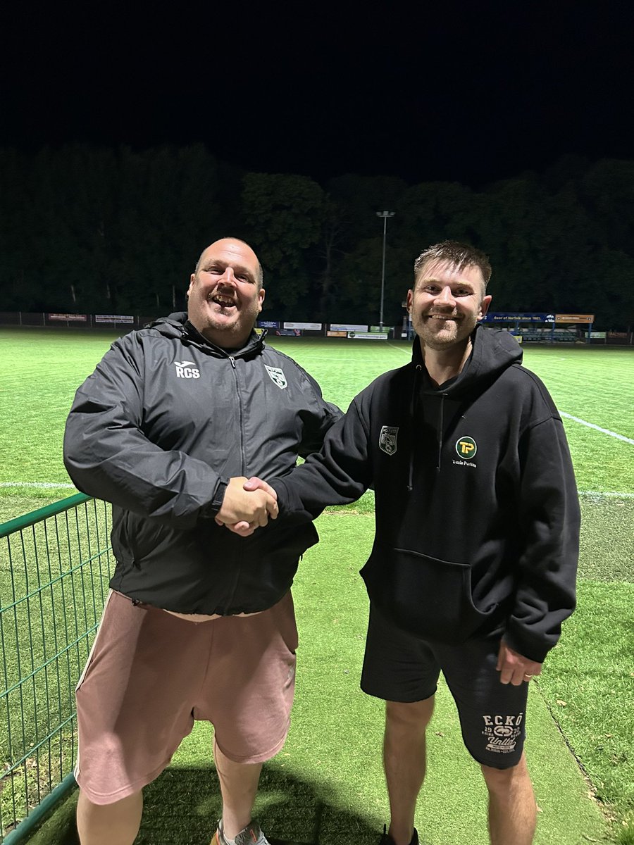 🦉💚 FULL-TIME – JUNIOR CUP 💚🦉

Holt United Reserves put on a dominant display, running out 5-0 winners against Wroxham Development! 💪⚽

⭐ Man of the Match: Andrius Bonkas – pictured with First Team Fitness Coach, Ryan “Hunky” Sturgess. 👏