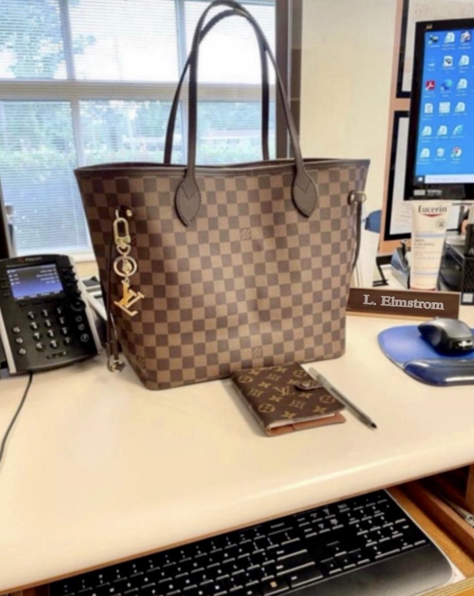 litianaelmstrom's tweet image. Clean desk. Clear mind. Timeless style. Because ambition works best when it looks good too. @BossBabeINC 

#WorkdayStyle
