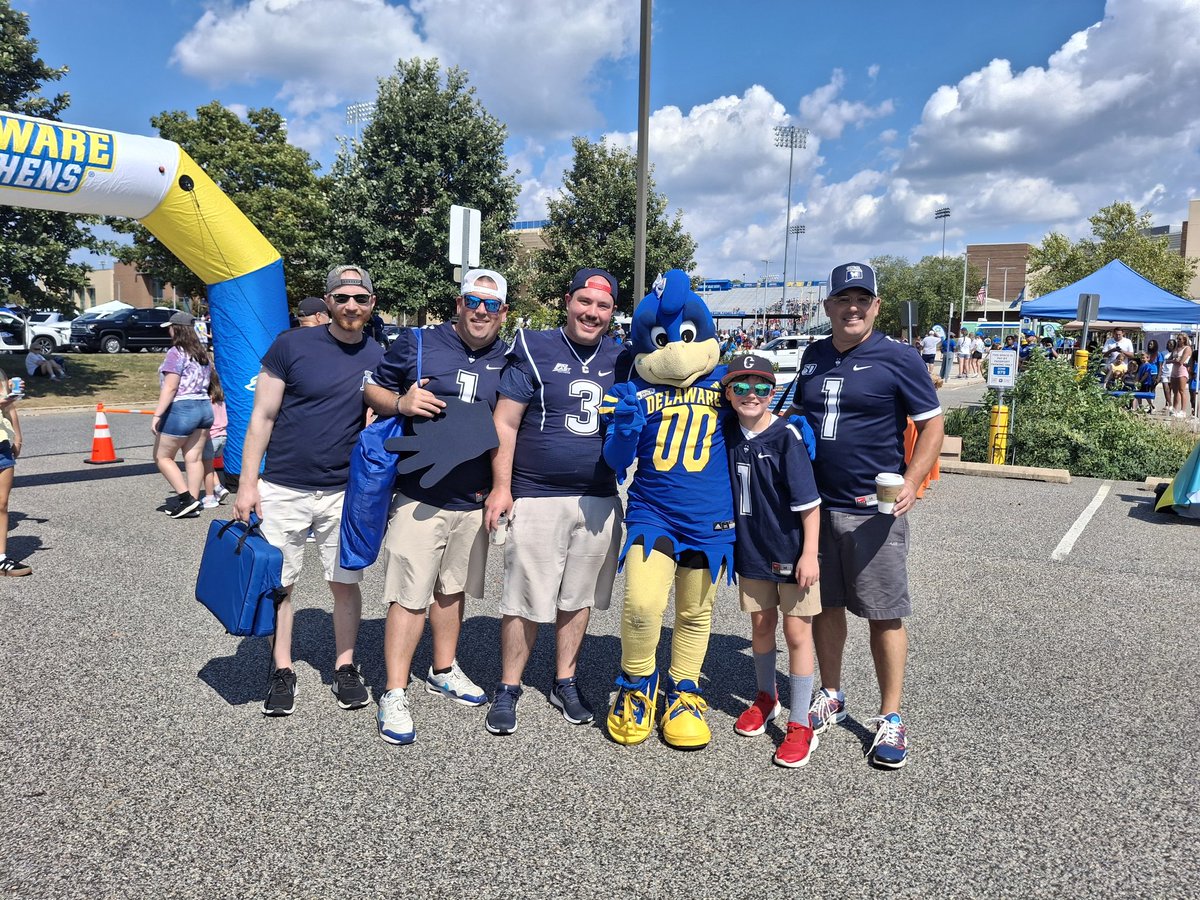 MarcjzHARTFORD's tweet image. As we go from Delaware, to @BallStateFB of Delaware County, Indiana, our award-winning @SonsOfNutmeg tailgate menu is here for what looks to be a beautiful day! Gate C. We are looking forward to a great day of 🏈 and a @UConnFootball win! Let&apos;s go!! @KSOB9188 @mkabs320 #BlockC