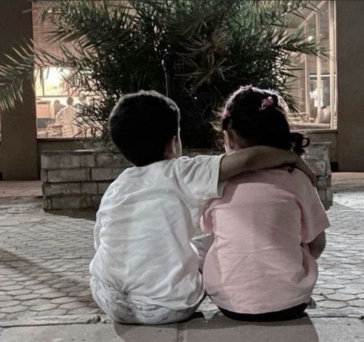 شعور العاشقِ المجني عليهِ 
ويرفضُ أن يُعاقبَ أو يتوبُ 💔
