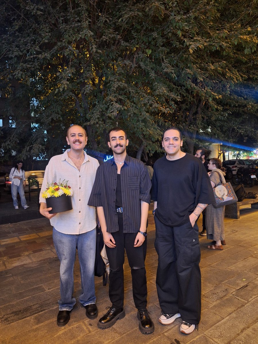 meraj_ltf's tweet photo. با استاد و آروین‌جان، سیس قاچاق اعضای بدن. https://t.co/h5eTkWb0Ph