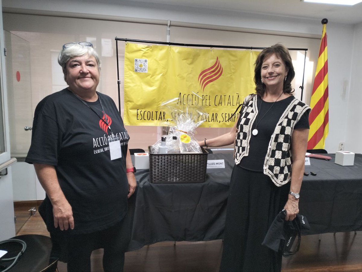 Avui, aprofitant la Trobada <a href="/MetgxCat/">Salut pel Català</a> s’ha fet entrega del premi de la rifa de productes catalans que vàrem sortejar l’11S. Enhorabona a la guanyadora #AccióPelCatalà.