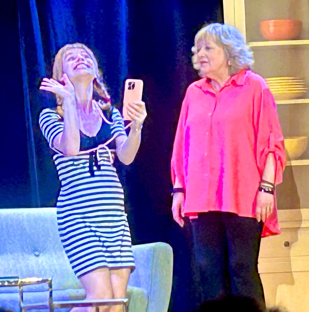 isabelle_blin's tweet image. Belle représentation à la Mairie du 9eme d’une pièce sur les 80 ans de la Sécurité Sociale mise en scène et interprétée par @BlandineMetayer ! Bravo!