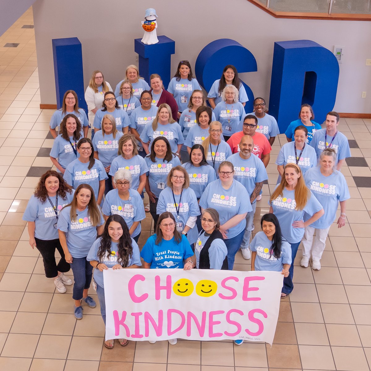 LewisvilleISD's tweet image. ℂℍ😄😁𝕊𝔼 𝕂𝕀ℕ𝔻ℕ𝔼𝕊𝕊

Even though Kindness Week is coming to a close, students and staff are committed to creating a culture of kindness in all of our Lewisville ISD schools year round! Thank you for continuing to spread joy across LISD! 🩵 

#LISDBeKind #OneLISD