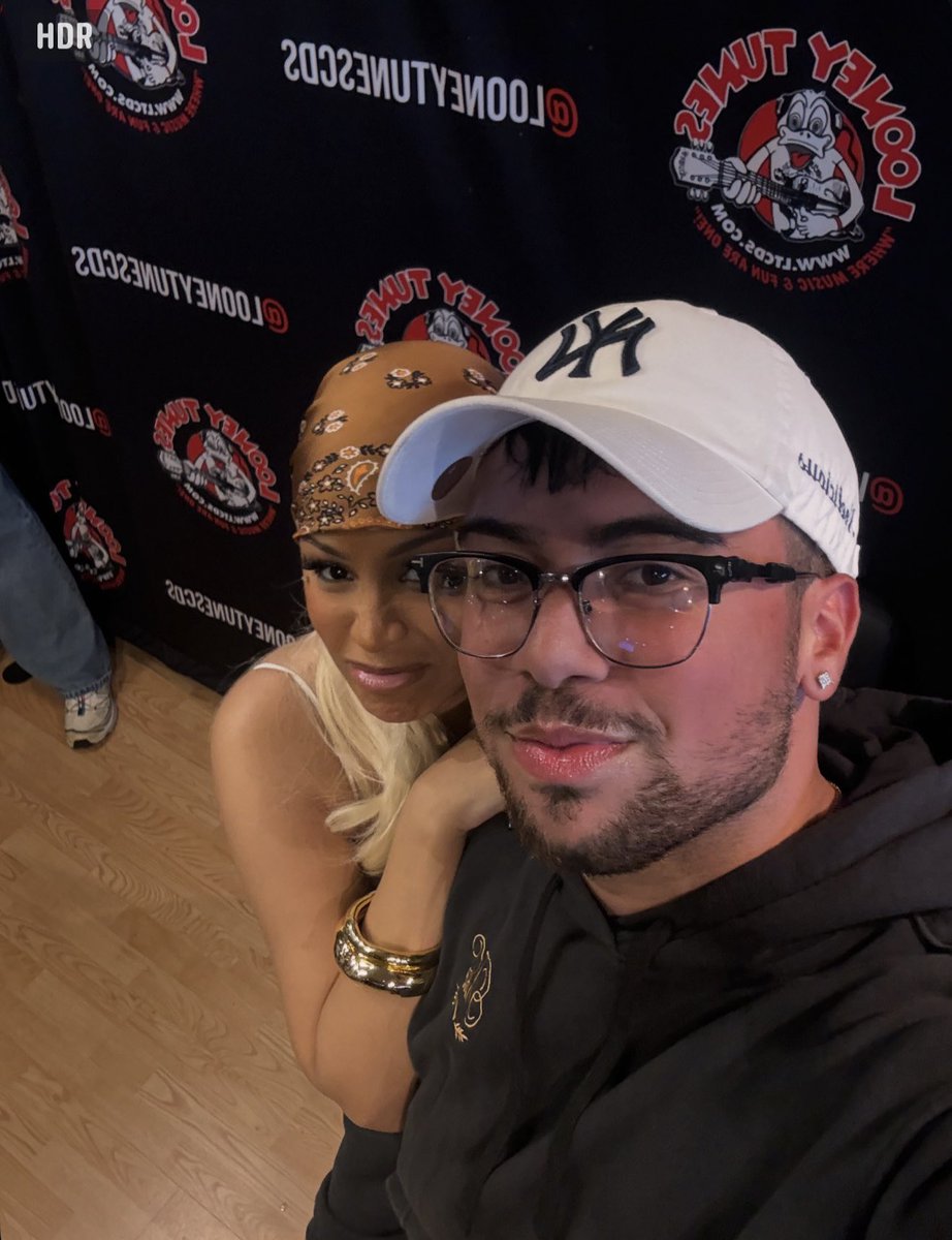 i met my biggest inspiration and idol today, cardi b❤️