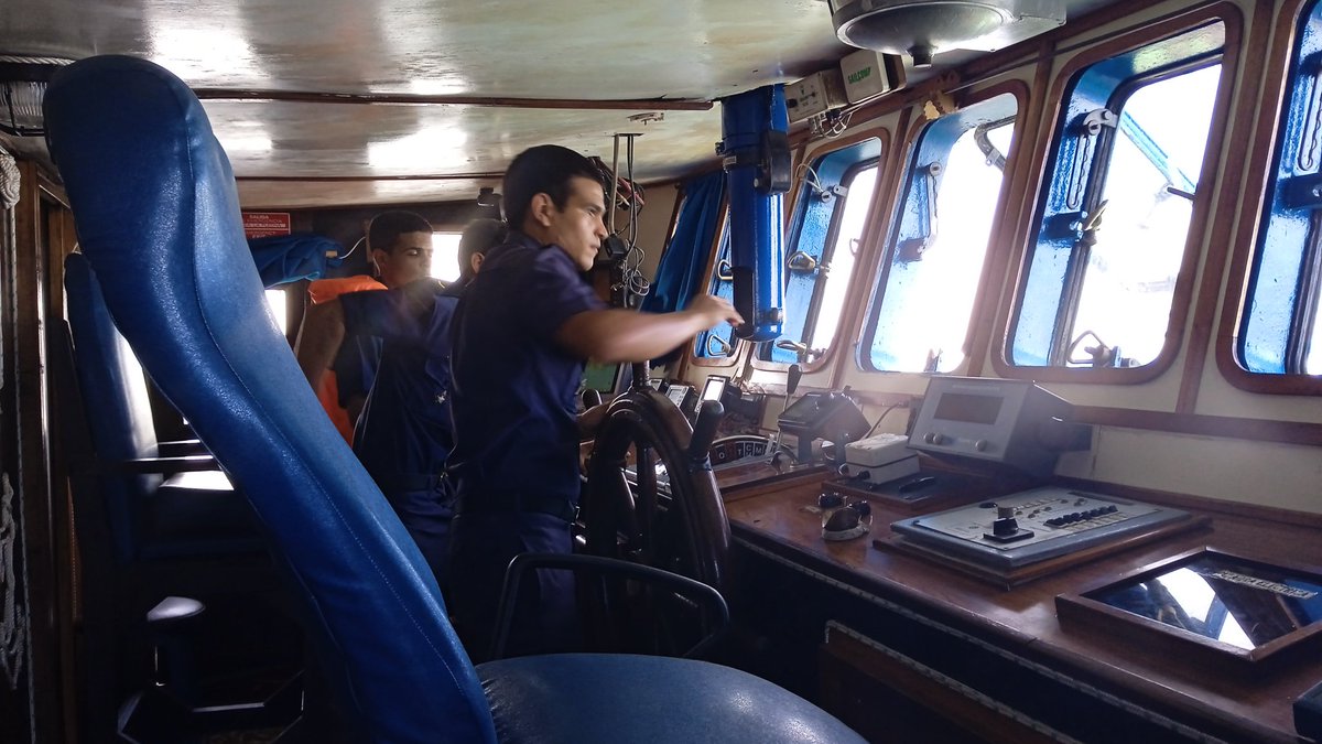 ¡Honor y gloria a nuestros marinos!

Visitamos la base naval occidental y constatamos el firme compromiso de nuestra Marina de Guerra. Cumplen con doble misión: la defensa de la patria y el apoyo a la economía.

¡Una marina de #PatriaOMuerte!

Agradecemos la hospitalidad 
#Cuba