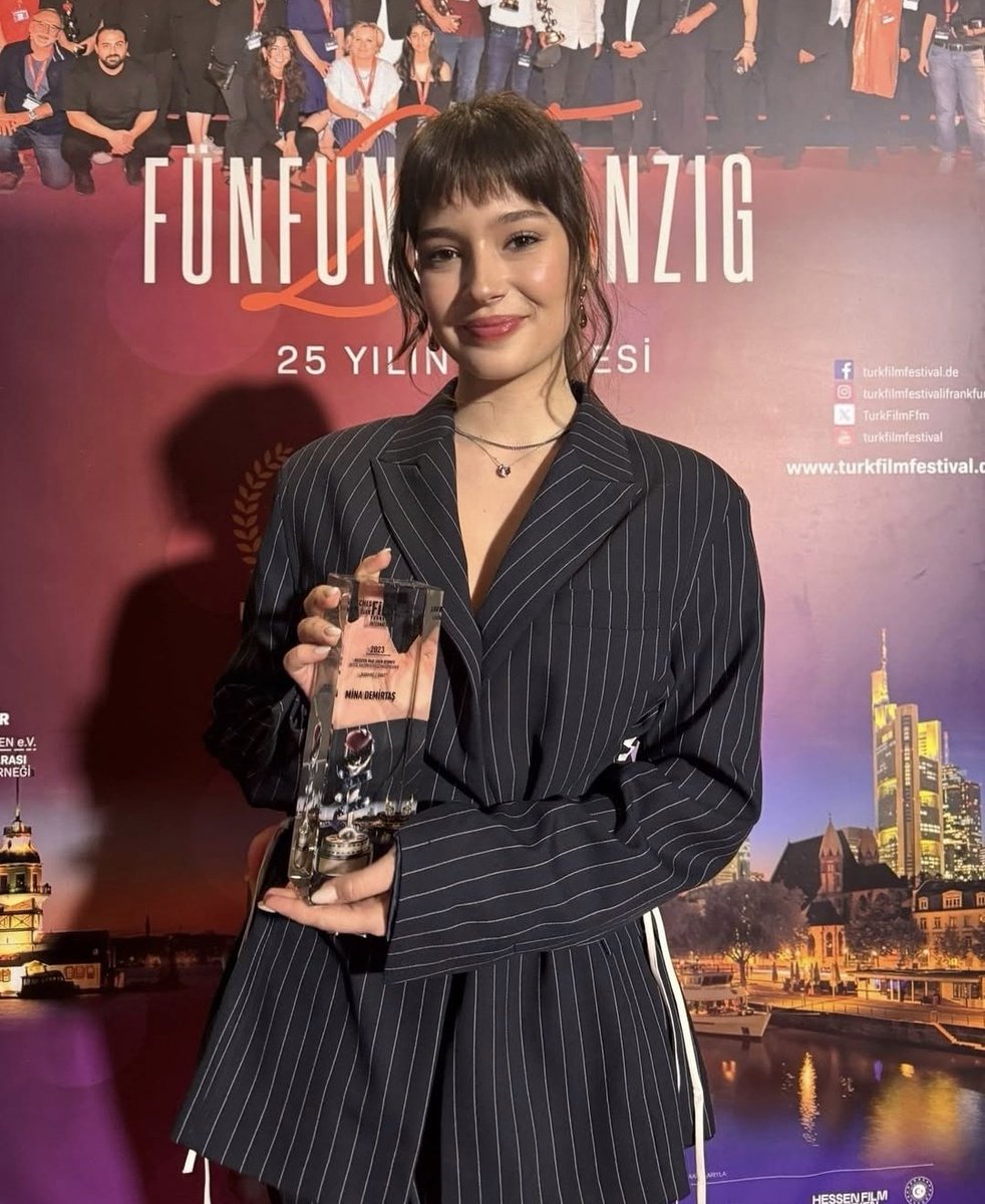 #MinaDemirtaş 25. Uluslararası Frankfurt Türk Film Festivali'nde "Gelecek Vaad Eden Oyuncu" ödülünün sahibi oldu. 👏