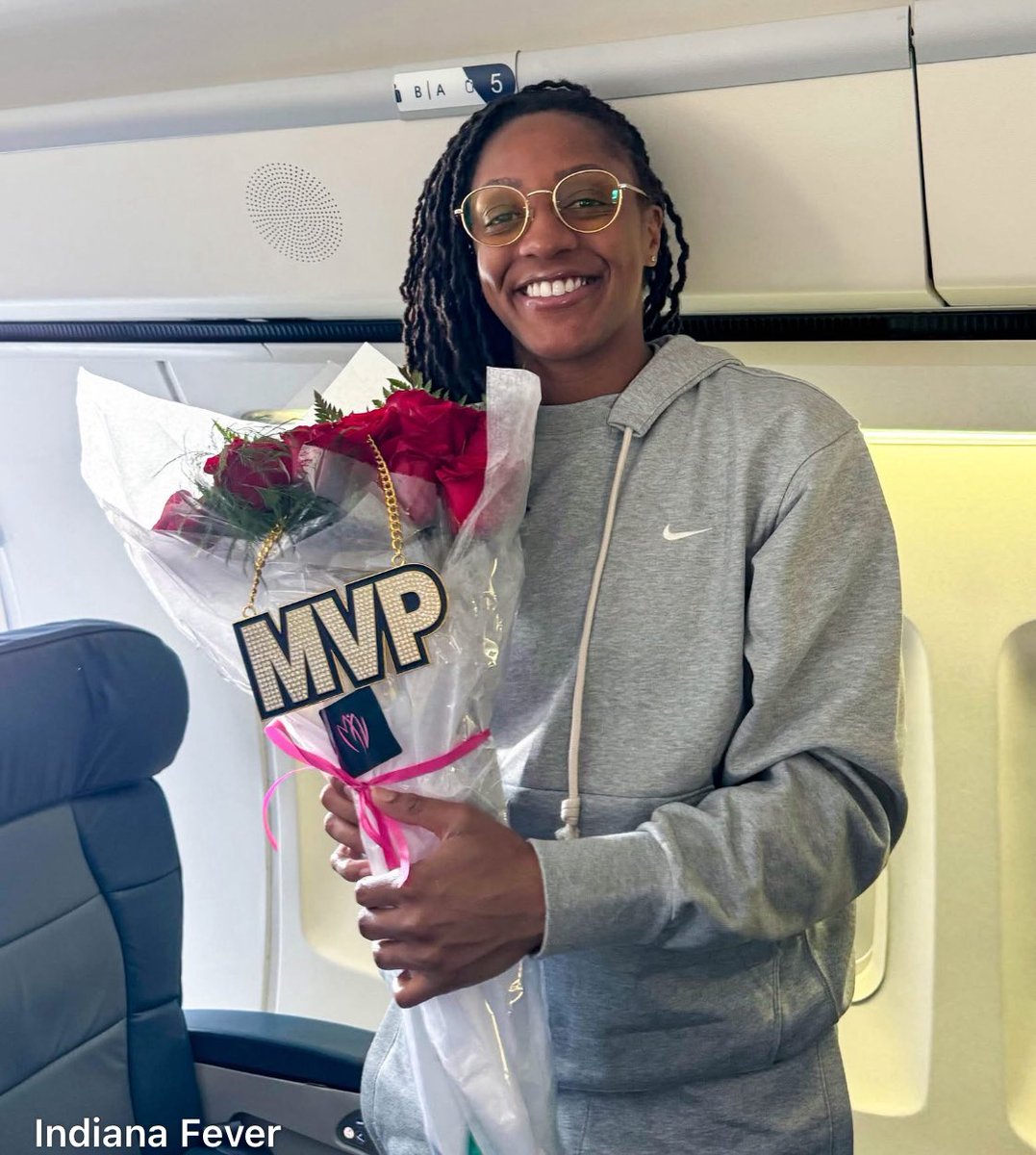 UC_SPAD's tweet photo. HUGE 💐 CONGRATULATIONS to Masters in Sport Administration Class of 2020 Kelsey Mitchell @Kelz_Hoop 
on being named a @WNBA MVP Finalist 💐 https://t.co/6pki2id5ik