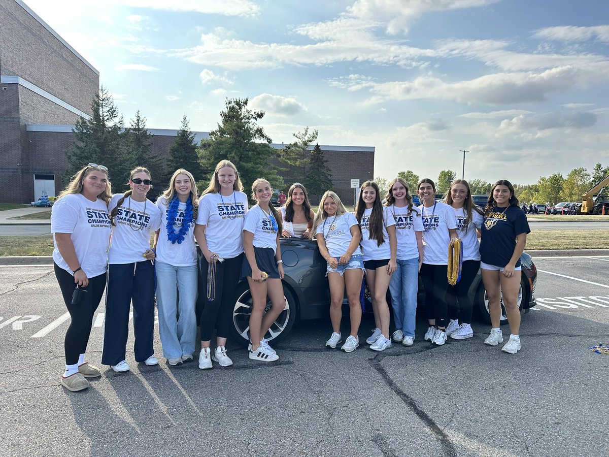 Look for us in the Homecoming parade at 5 PM! 🥎🐝

Also, look for <a href="/jessiphelps88/">Jessica Phelps</a> on court!
