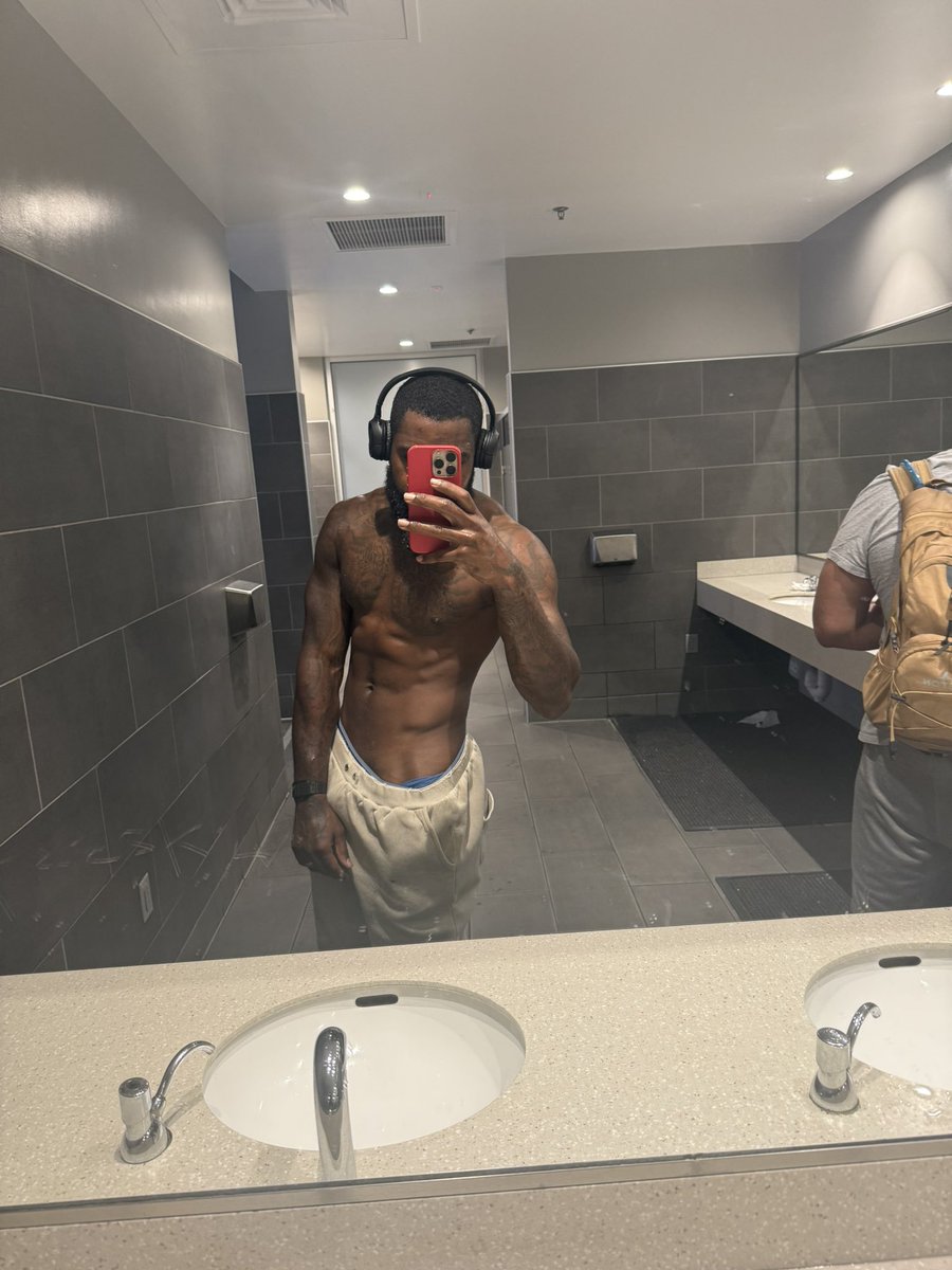 Kenneth Steele tweet media