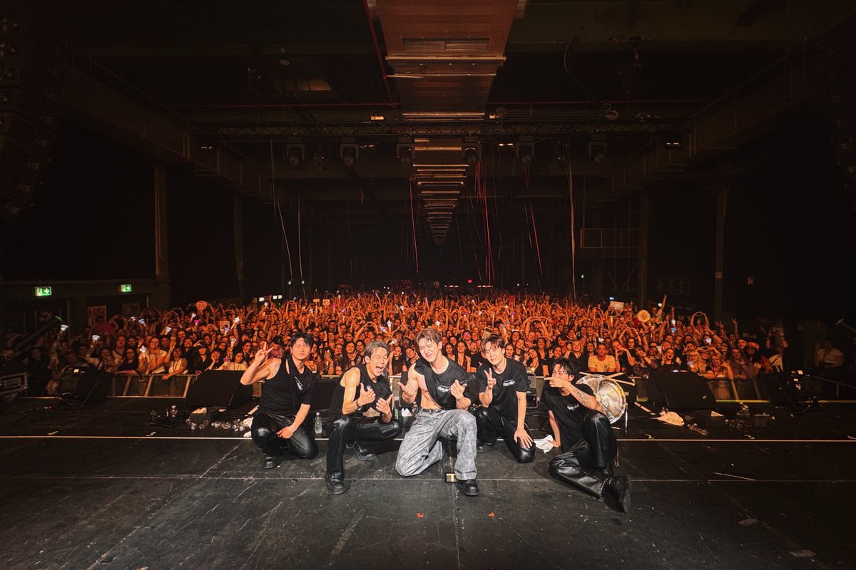 [📸]
2025 WONHO WORLD TOUR 
<STAY AWAKE> : COLOGNE

With WENEE in Cologne💙

#원호 #WONHO
#STAYAWAKEinCologne
#2025WORLDTOUR_STAYAWAKE