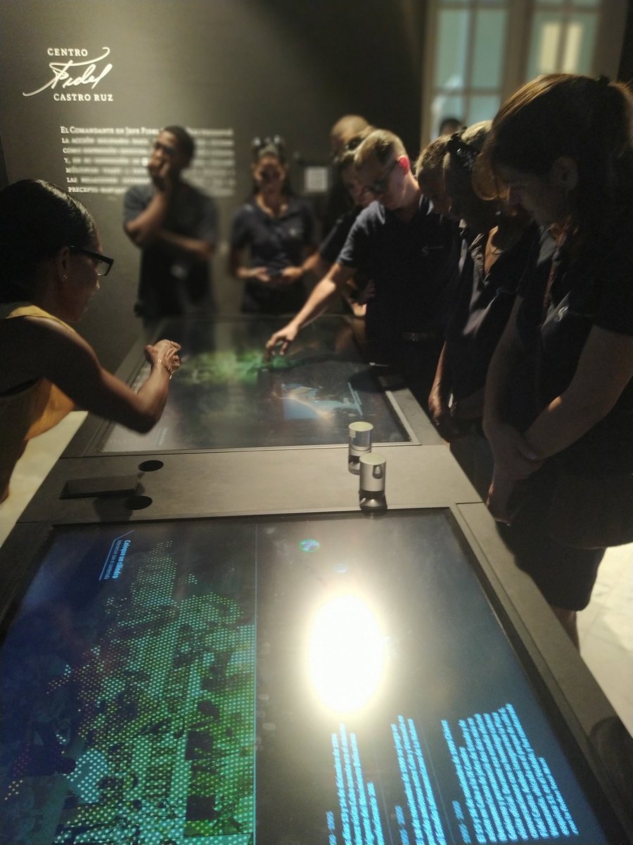 🇨🇺 Hoy, 19/09, trabajadores de Cadeca visitaron el Centro Fidel Castro Ruz.
📖 Un recorrido por la historia y el legado del Comandante, que refuerza nuestro compromiso con Cuba.
💫 ¡Seguimos inspirándonos en su ejemplo!

#Cadeca #CentroFidelCastro #Cuba 
#CuentaConmigo