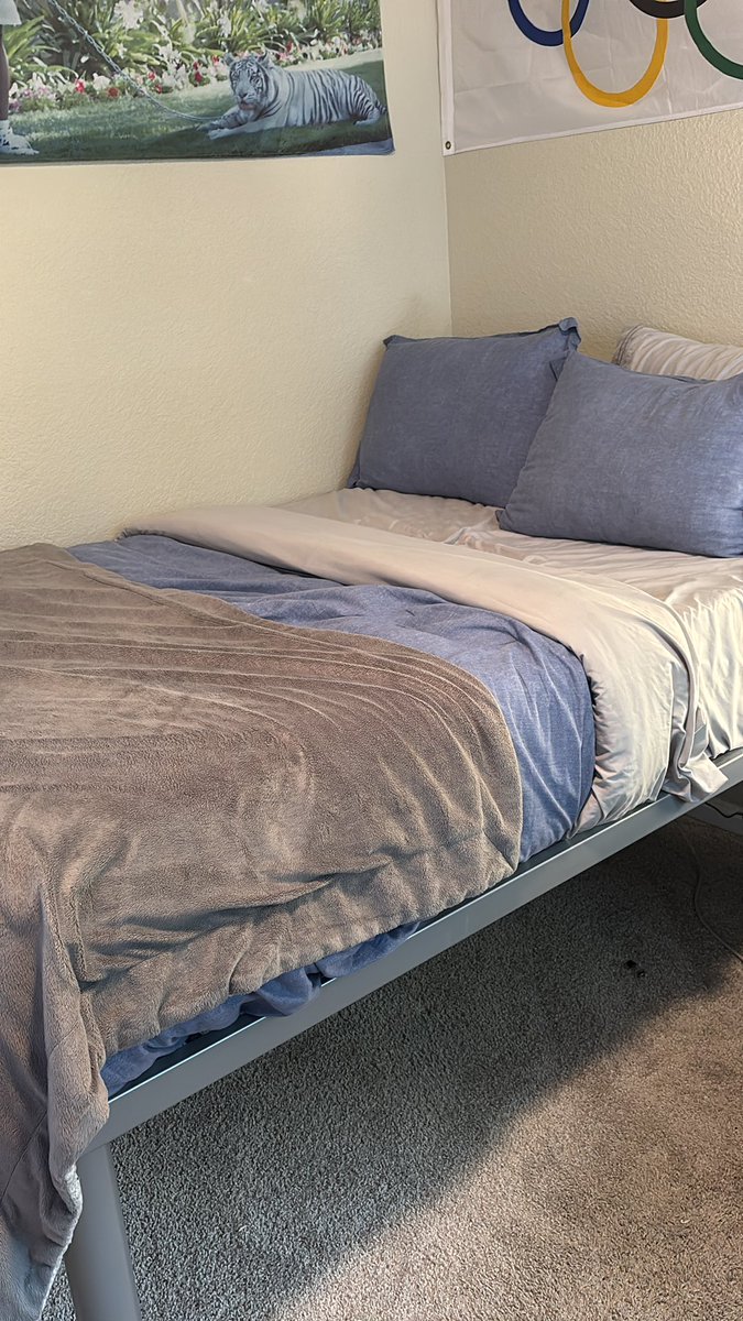 BaggedoutBubba's tweet photo. Every morning. Just in hopes of bringing a girl home (or the one that I’m talking to that I never go out with #pikespike) https://t.co/7R6yy5p7FJ