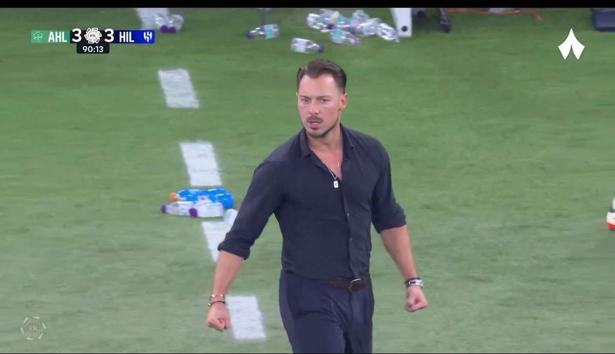 #الاهلي_والهلال
قالها معلق المباراة فهد العتيبي ..
المستحيل ليس اهلاوي 😎💚