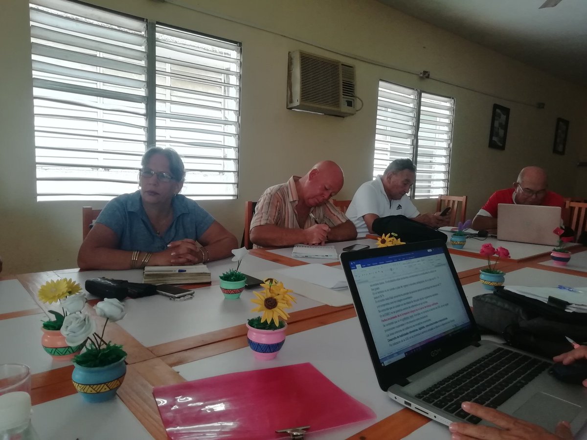 Se desarrolló en la <a href="/DGECiegoDeAvila/">DGECiegodeÁvila</a> provincial el Consejo de Dirección Provincial donde fueron debatidos varios te de interés y se trazan estrategias para el logro de una #EducaciónDeCalidad # #CiegodeAvila #CubaMined <a href="/CalderonPineiro/">Luis Enrique Calderón</a> <a href="/naimatrujillob/">Naima Ariatne Trujillo Barreto</a> <a href="/MadeleysL/">Madeleys Sánchez Llanes</a> <a href="/JHGcasanova/">julio Heriberto Gómez Casanova</a>