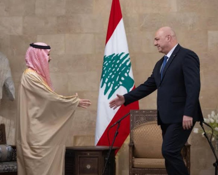 🚨خبر
وصول مستشار وزير الخارجية السعودية سمو الأمير يزيد بن فرحان إلى لبنان، حيث استقبله الرئيس عون في قصر بعبدا

📍الدول تحاور دول.. لا ميليشيات.