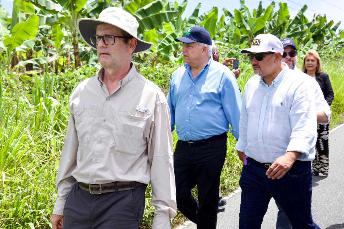 Estamos en la Finca 67 Changuinola, dándole seguimiento al acuerdo pactado en Brasil. Ya hay una reactivación de dos mil empleos que se están encargando de la limpieza de las plantaciones. Esto permite la reactivación de la producción de banano y de la economía de Bocas del Toro.