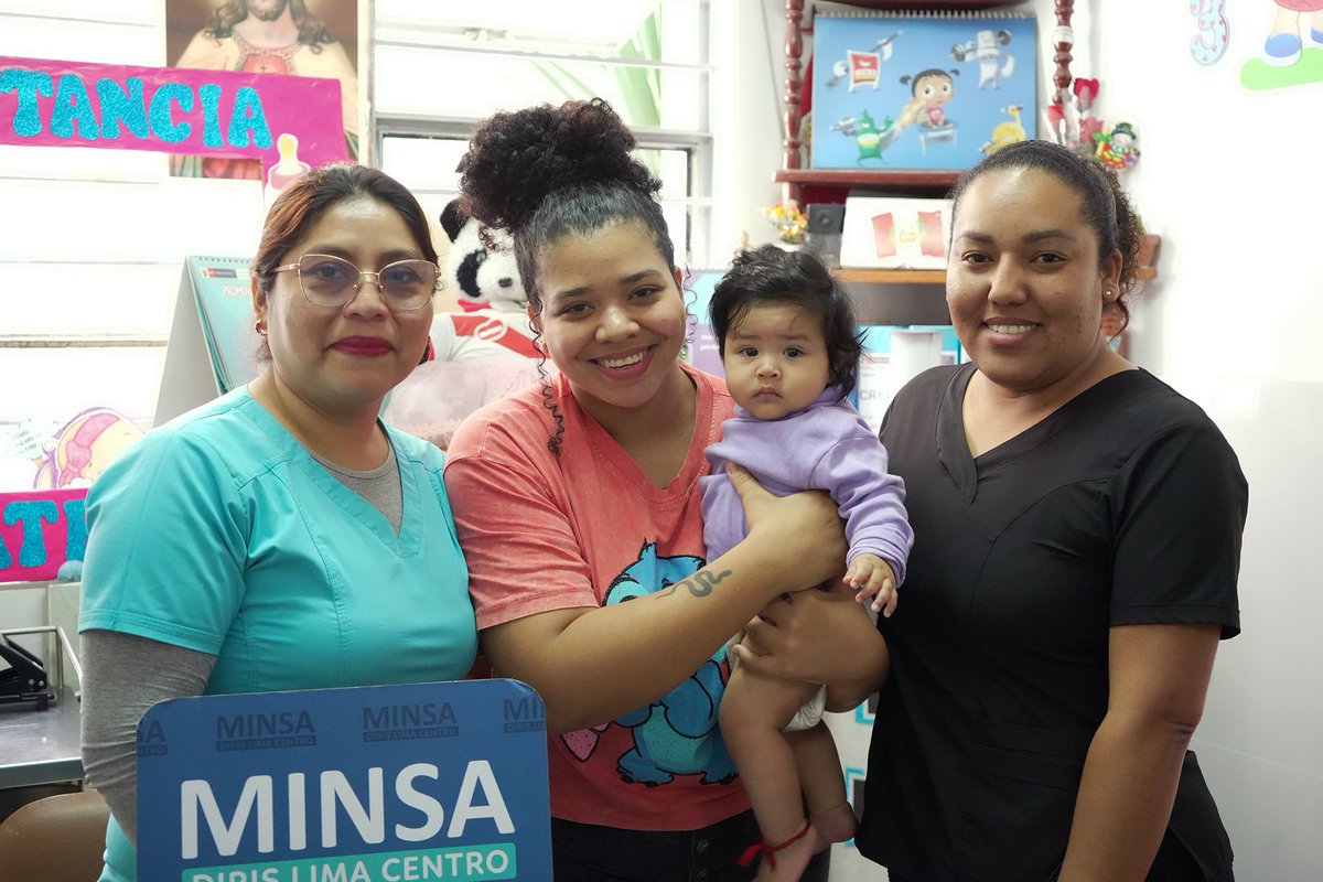 DirisLC_oficial's tweet photo. 👶💙 ¡Cuidamos de la primera infancia!

En el C.S. Mirones Bajo acompañamos a niñas y niños en sus controles CRED 🌟 para asegurar su desarrollo sano y feliz.

✅ Proteger la niñez es construir un futuro más fuerte.

#DIRISLimaCentro #SaludInfantil #CRED https://t.co/sHRApPT6sl
