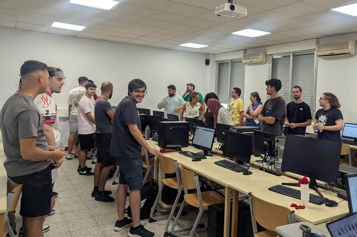 SalesianosPiza's tweet photo. Los alumnos de Grado Superior han realizado la primera convivencia del curso, se conocen y comparten vivencias #GS #FP #ProtagonistasDeLaHistoria https://t.co/B5wKtRZubx