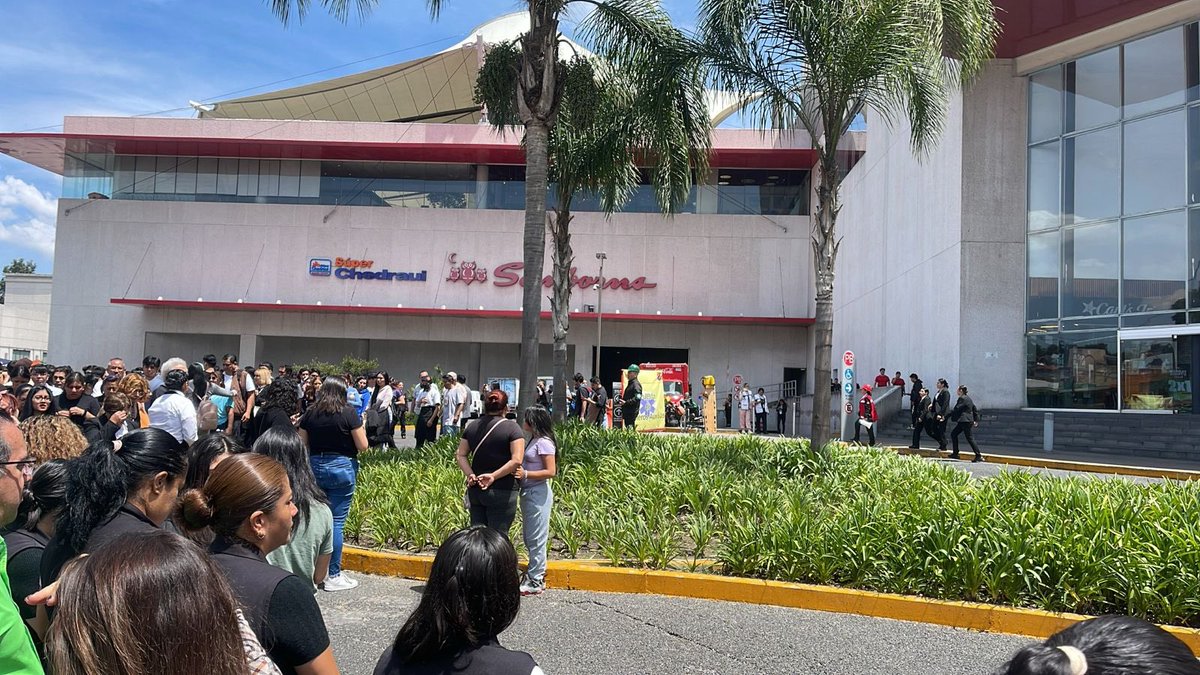 Hang_up_E's tweet photo. 🚨 Hoy nos unimos al Simulacro Nacional en Parque Tezontle, porque la seguridad de todas las familias es prioridad.
Gracias a todos los visitantes y al equipo de Candytown y del centro comercial por sumarse con calma y orden a este ejercicio. 💛🍭 https://t.co/8ZoRxI9f7S