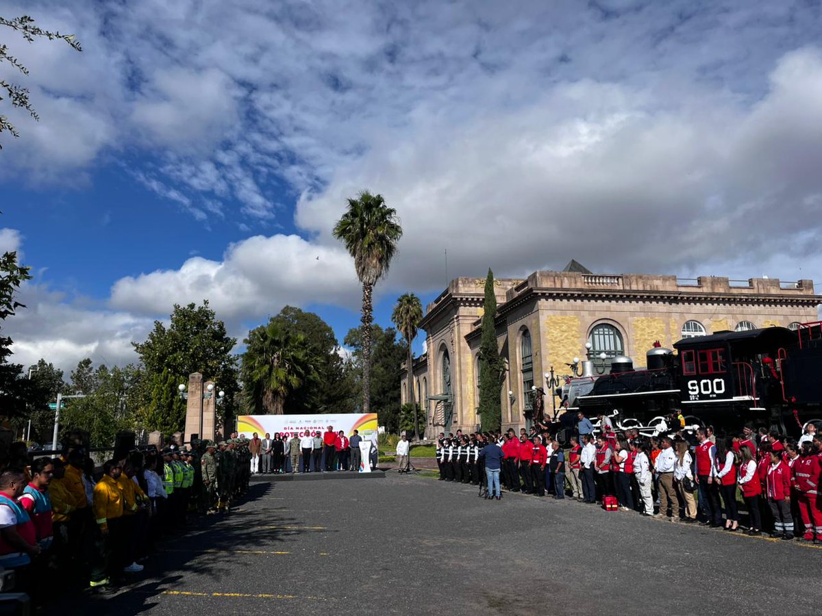 IsssteDurango's tweet image. 🚨 #SimulacroNacional | En Durango se realizó un ejercicio de choque vehicular con heridos, con participación del #ISSSTEDurango, Bomberos, Protección Civil, Policía, Guardia Nacional y paramédicos.
La coordinación y prevención salvan vidas. 💪🚑

#ISSSTEDurango #ProtecciónCivil