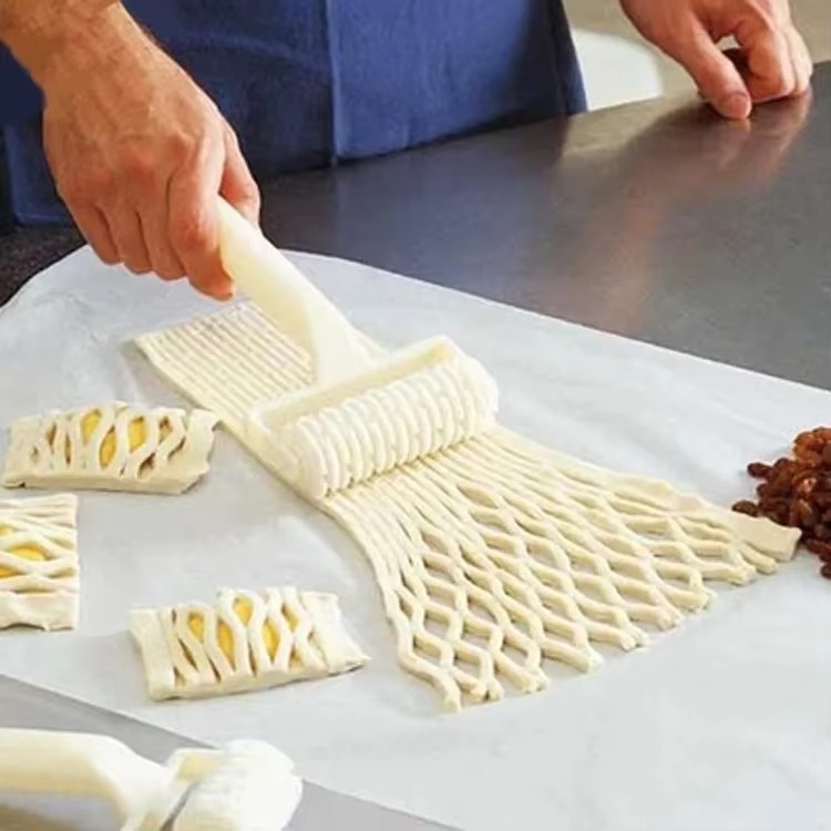 tongsoffun's tweet image. The Pastry Lattice Roller Cutter is a versatile tool for creating decorative lattice patterns on pies, cookies, and pizza crusts. Made from durable, lightweight materials, it’s easy to handle and clean
tongsoffun.com/product/pastry…
#Rollercutter #kitchen