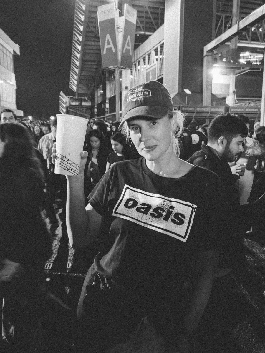 This time last week I was mere hours from seeing <a href="/oasis/">Oasis</a> for the 2nd time this tour and eating some outstanding tacos. Mexico City made for biblical memories: the crowd chanting "O-ay-SEES" and <a href="/liamgallagher/">Liam Gallagher</a> strutting around wearing a sombrero. I miss him.
medium.com/@lrbrown1/o-ay…