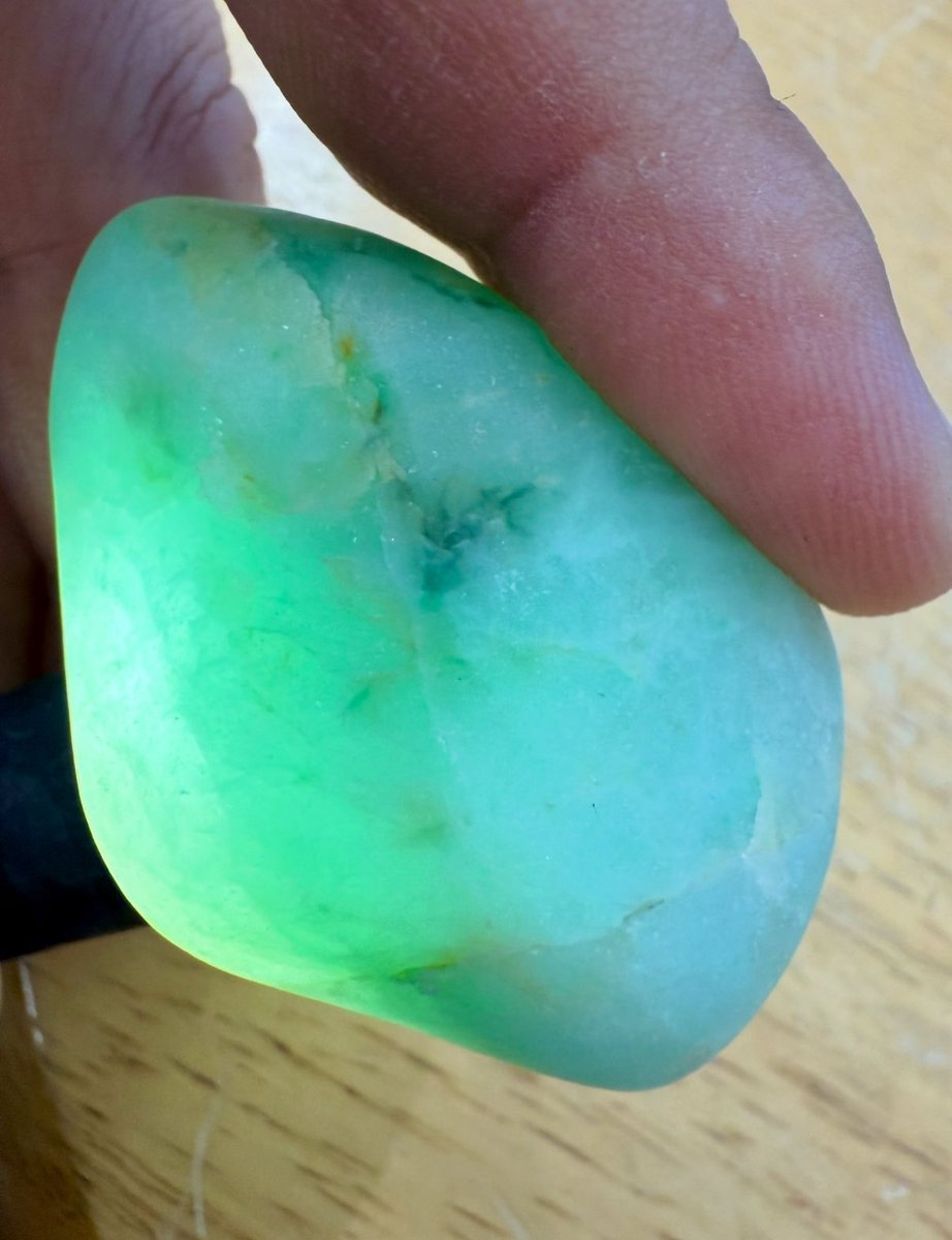 糸魚川翡翠　高透過　白アップルグリーン　大きめ　267g 糸魚川翡翠 高透過 白アップルグリーン 大きめ 267g 糸魚川翡翠 高透過