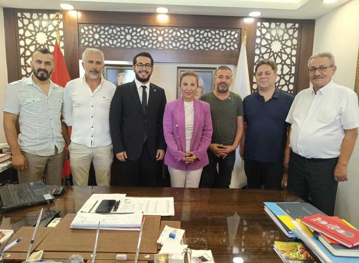 İl başkanımız Sn. Ülkü Doğan tarafından parti rozetlerimizin takılmasıyla #BenVarım diyerek İYİler ailesine katılmanın haklı gurur ve heyecanını yaşıyoruz. Hayırlara vesile olmasını temenni ederim. #BizVarız  <a href="/iyiparti/">İYİ Parti</a>