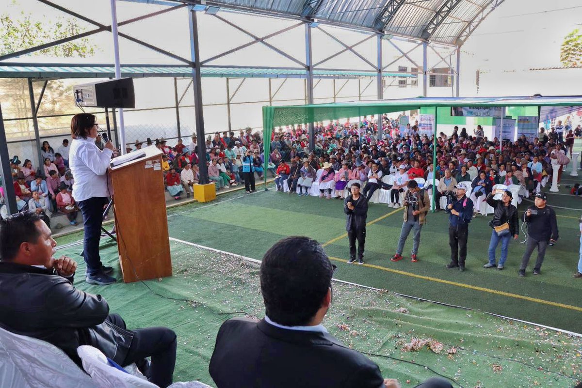 MinemPeru's tweet image. 📌#NotaDePrensa
#Áncash | Desde el distrito de Taricá, Huaraz, la viceministra de Hidrocarburos del MINEM encabezó el acto simbólico del canje N.º 4 millones del Vale de Descuento FISE en la región, programa que permite a las familias vulnerables acceder al balón de GLP a menor