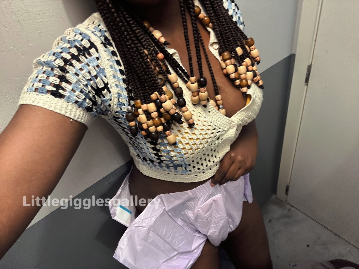 Diaper change for the airport… do you think people will notice 😩

#abdl #diapergirl #publicdiaper