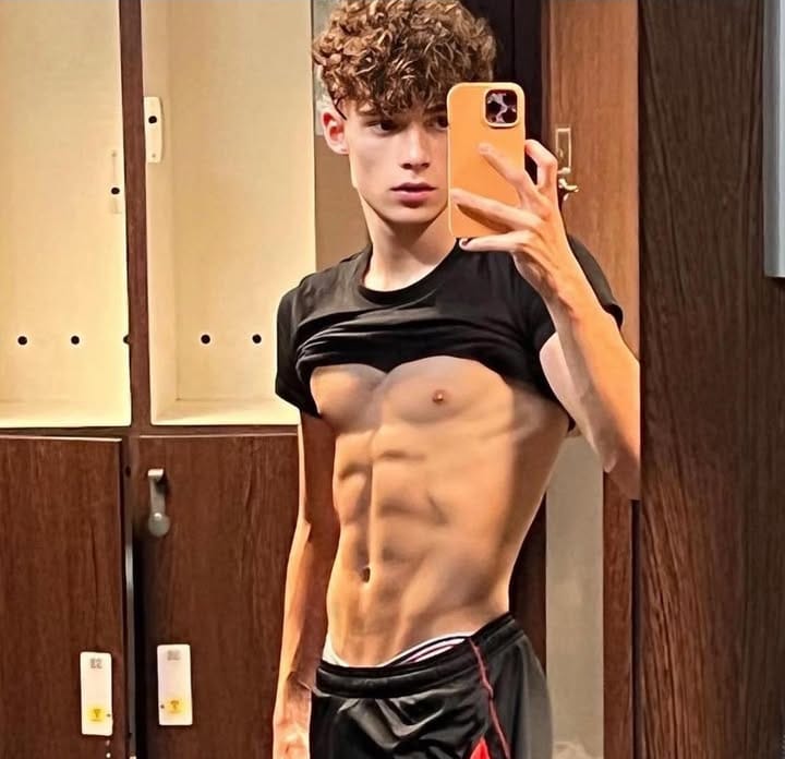 Romeo Halker Twink tweet media