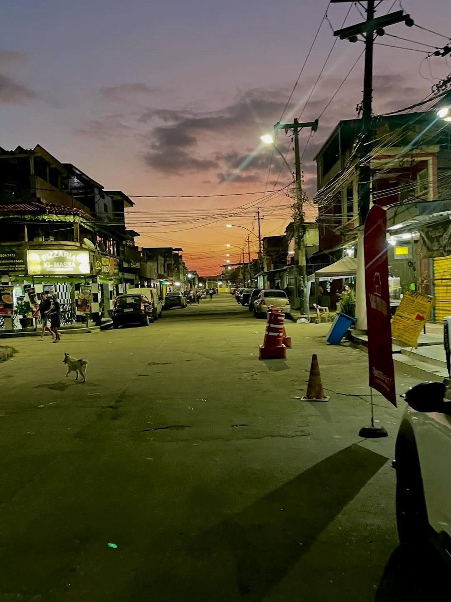 informeagorarj's tweet photo. Fim de tarde na Vila Kennedy #napaz 🙌🏾

👉 https://t.co/MOSKAk6VQy https://t.co/MKfmGxpZnv