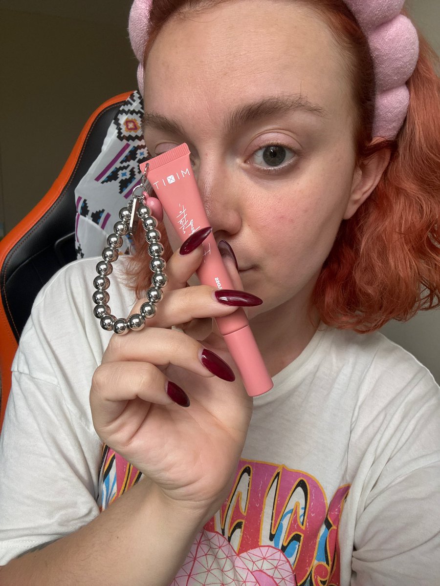 AlliPeachy08's tweet photo. Got some new lipsticks!!! https://t.co/bPatJMSTdW