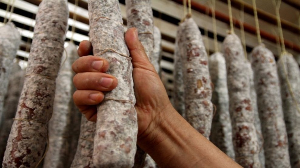 gobdecordoba's tweet photo. 🏥 Ante seis casos de #triquinosis en diferentes localidades provinciales, recordamos que es importante asegurarse de consumir carne de productores y comercios autorizados.
Los brotes se reportaron en #Serrano, #RíoCuarto, #AlpaCorral, #WenceslaoEscalante, #ColoniaTirolesa y #Córdoba.
Ante síntomas como fiebre, dolor muscular intenso, dolor de cabeza o alrededor de los ojos, diarrea y vómitos, se debe acudir de manera inmediata a un centro de #salud. Más info 🔗 https://t.co/6C6QjCamTb
#SeguimosHaciendo