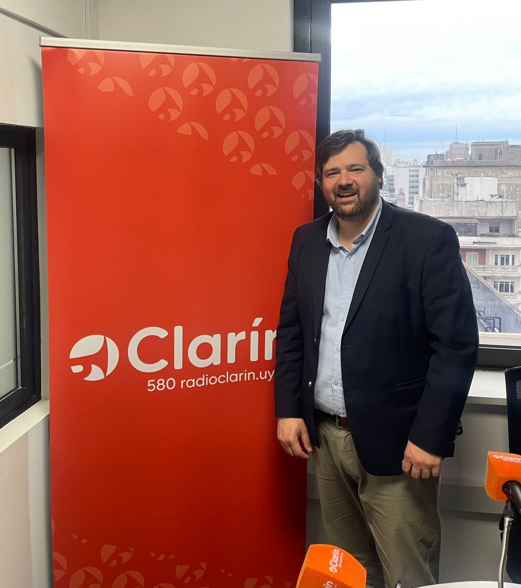 Visita a Radio Clarín 580 AM. Agradezco a las autoridades que me recibieron en la emisora en la tarde de hoy. 
Los señores Alejandro Pelloni y el Dr Leonardo Guzmán lideran con gran entusiasmo un proyecto donde comulgan tradiciones y grandes sueños de futuro.