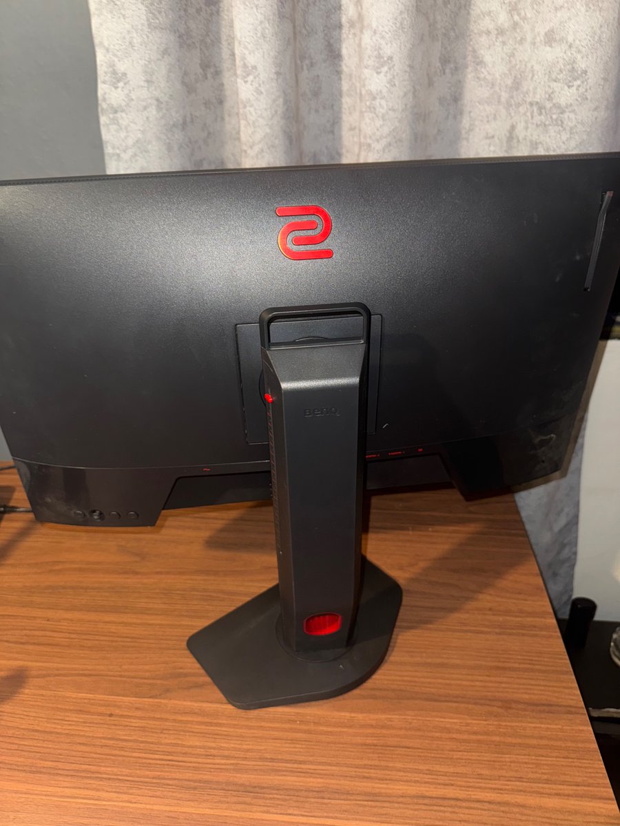 VENDENDO 

Benq 240hz dyac 1ms
R$ 2.500

Motivo: desapego, preciso de dinheiro pra arrumar o PC

Vai na caixa original