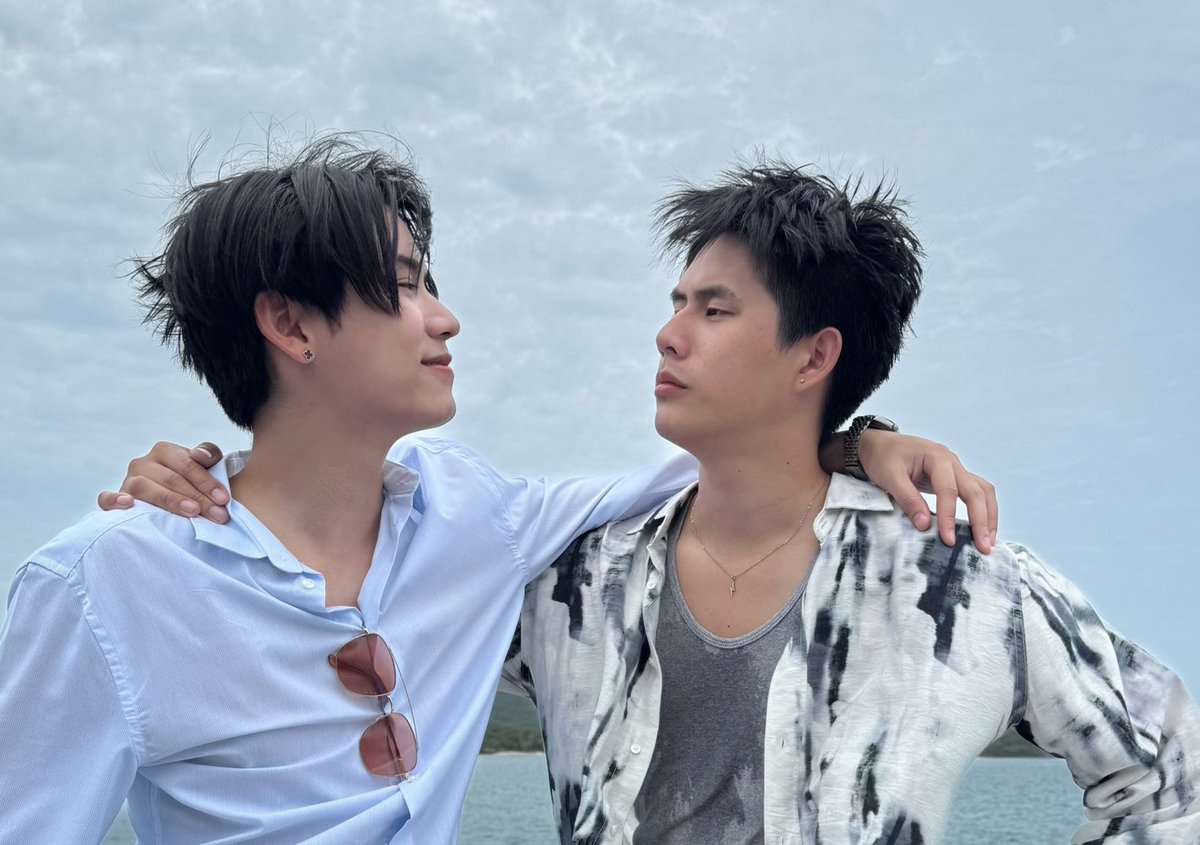 Ahora pues me tocó hacer un BUSCO MUTIS!! #bltwt y #blthtwt 

Soy Run/Leek y me gusta ver series thai BL, ahora estoy enganchado con My magic prophecy y That summer. Mis ships favs son el PondPhuwin, WinnySatang, OhmPoon y JimmySea.