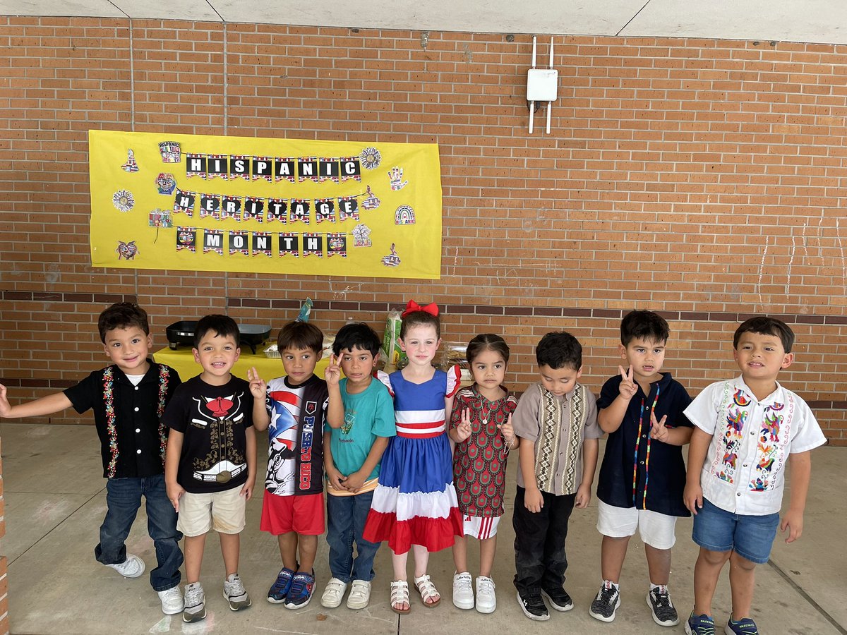 LEThomas_ECE's tweet image. Hispanic Heritage Picnic Celebration at @HumbleISD_OFE in PK ! Loved the teamwork and seeing students proudly represent their countries through clothing today. 🇲🇽🇨🇴🇨🇺🇩🇴 #HispanicHeritageMonth @MrsAyala_OFE @SalandraWillia1 @HumbleISD_PREK